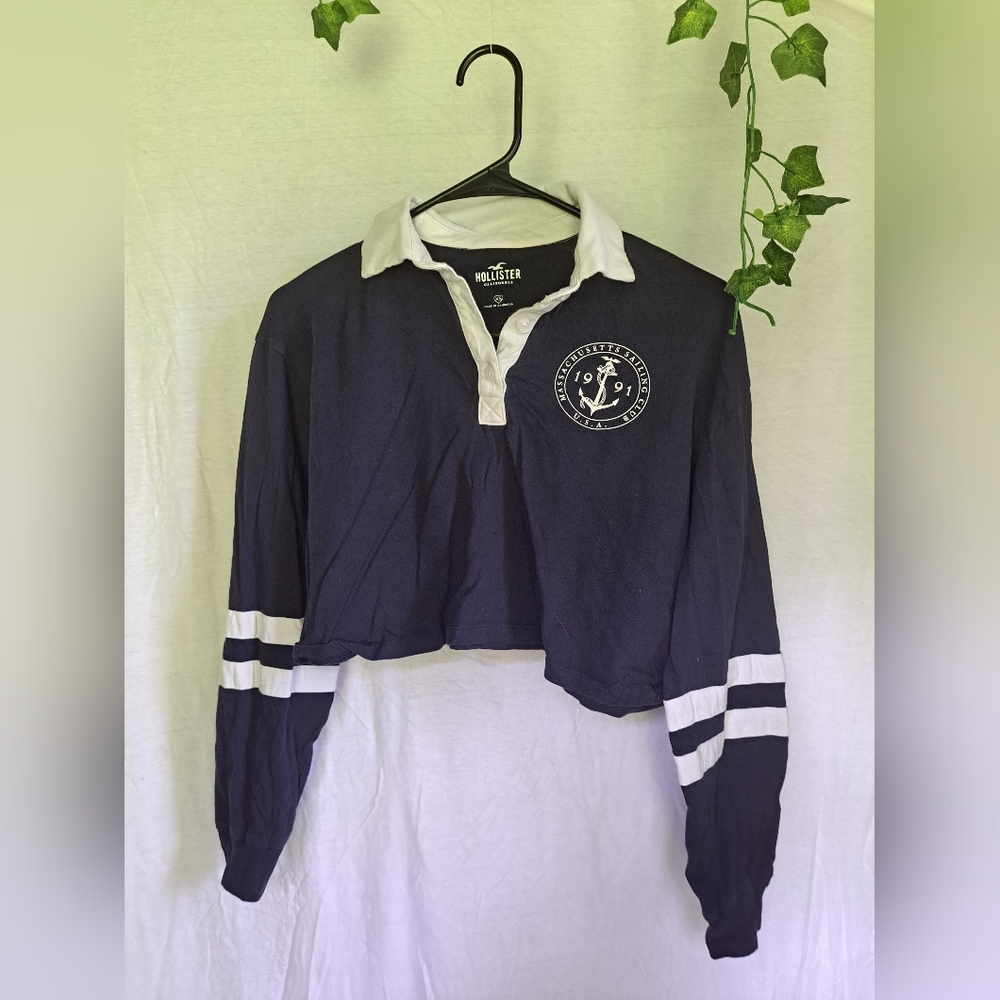 Hollister navy blue cropped shirt